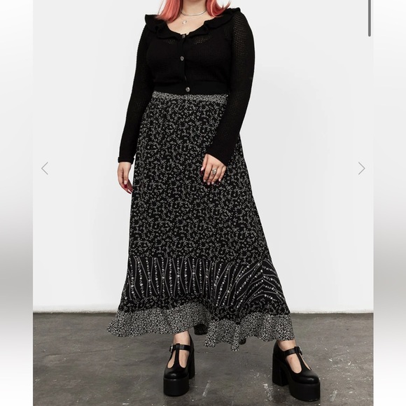 Disturbia nwot | sz 6 us | Prairie Panel Skirt. black/white floral skirt - Picture 10 of 12
